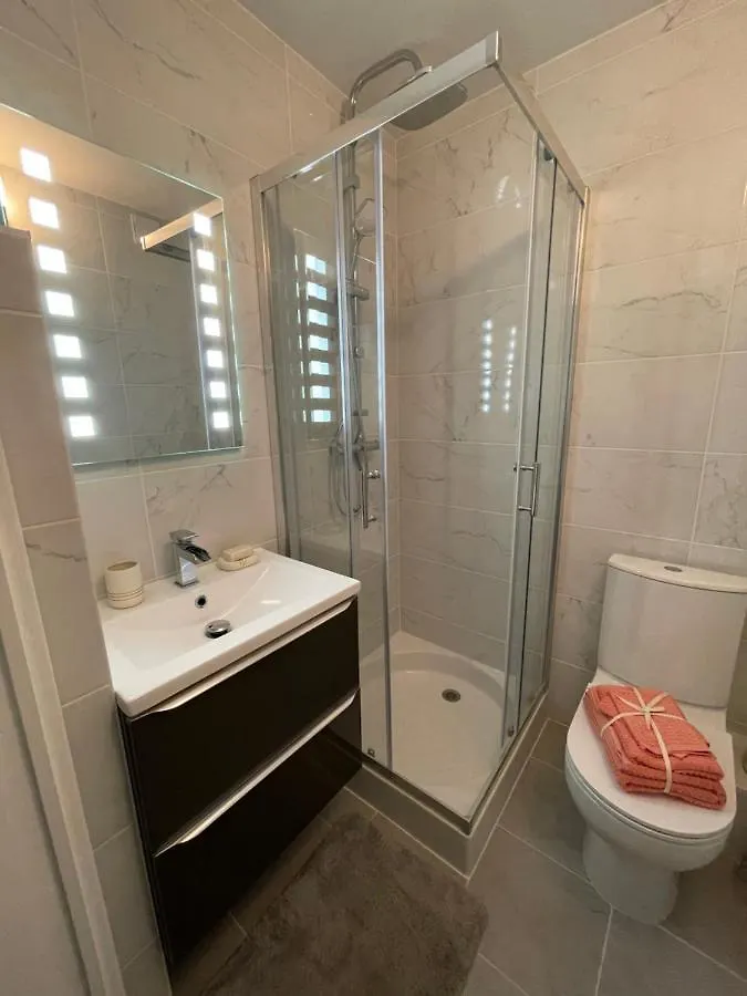 Appartement De Charme A 2 Min De La Plage Vallauris 0*,  France
